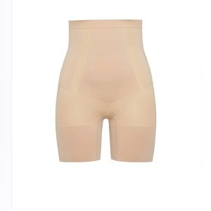 High wasted mid thigh Short ONCORE Shapeweard in Nude